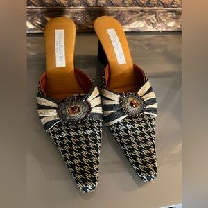 Like new size 9 Olivia rose tal silk mule